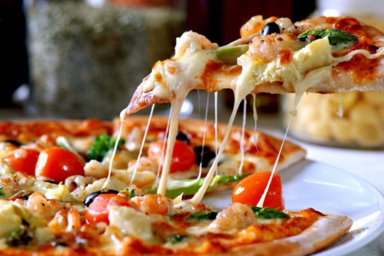 Teknik Membuat Pizza Italia Asli dengan Adonan dan Topping Tradisional